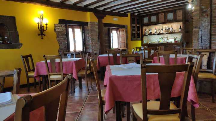 Fotografia tomada fuera de Restaurante Gran Duque - restaurantes en Santillana del Mar, Cantabria