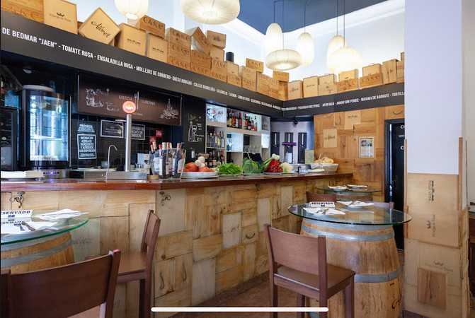 Fotografia tomada fuera de TABERNA ÚBEDA - restaurantes en Madrid, Madrid