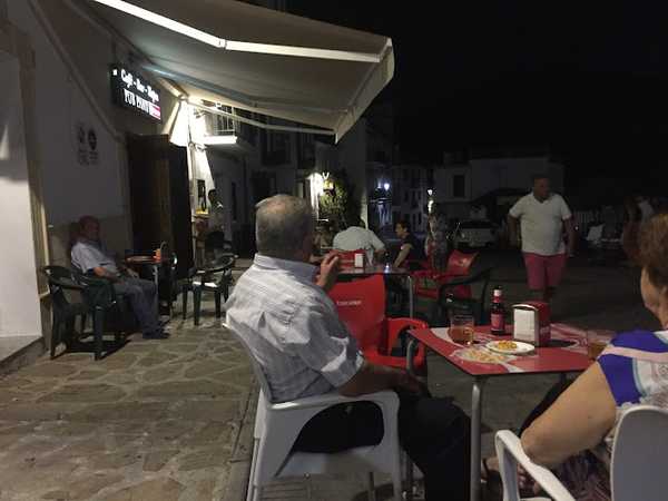 Fotografia tomada fuera de Cafe bar tapas Pani - restaurantes en Igualeja, Málaga