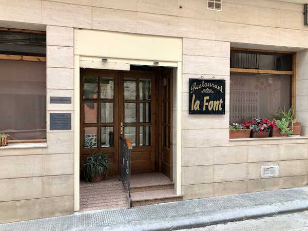 Fotografia tomada fuera de Restaurante La Font - restaurantes en Seròs, Lérida