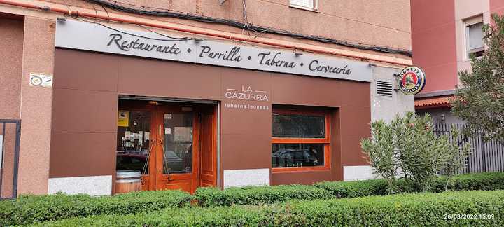 Fotografia tomada fuera de La Cazurra Taberna Leonesa - restaurantes en Fuenlabrada, Madrid