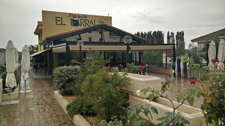 Fotografia tomada fuera de Mesón El Parral - restaurantes en Albalate de Zorita, Guadalajara