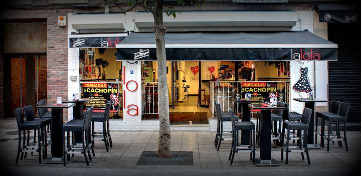 Fotografia tomada fuera de La Lola - restaurantes en Oviedo, Asturias