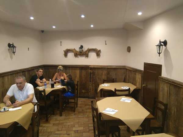 Fotografia tomada fuera de Mesón Astur - restaurantes en Avilés, Asturias
