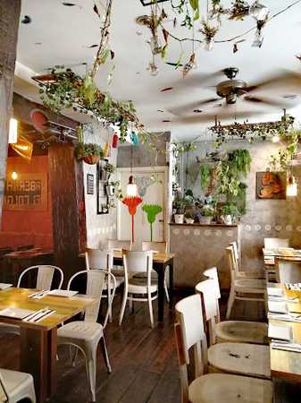 Fotografia tomada fuera de Taberna del Colono - restaurantes en Madrid, Madrid