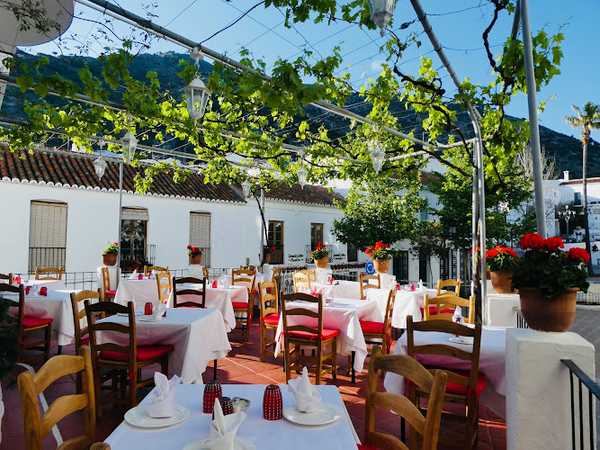 Fotografia tomada fuera de Aroma Cafe & Secret Garden - Mijas Pueblo - Restaurante argentino en Mijas, Málaga